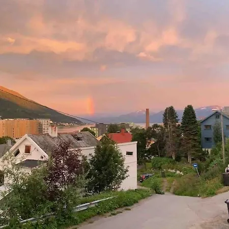 Cozy Centrally Located In Apartamento Tromsø